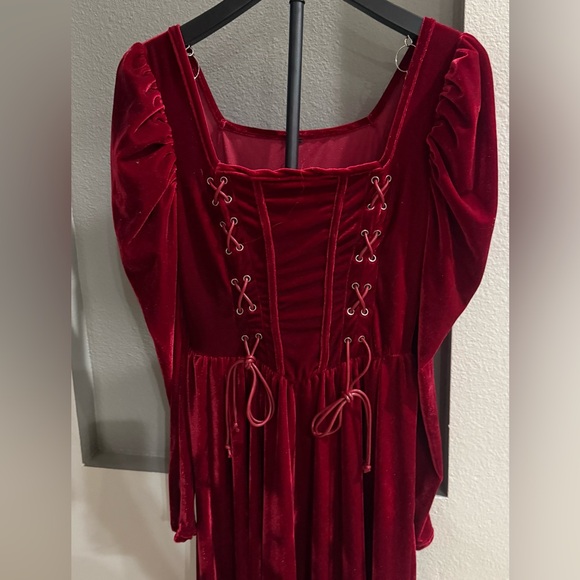 Red Velvet Renaissance Dress. - Picture 3 of 4